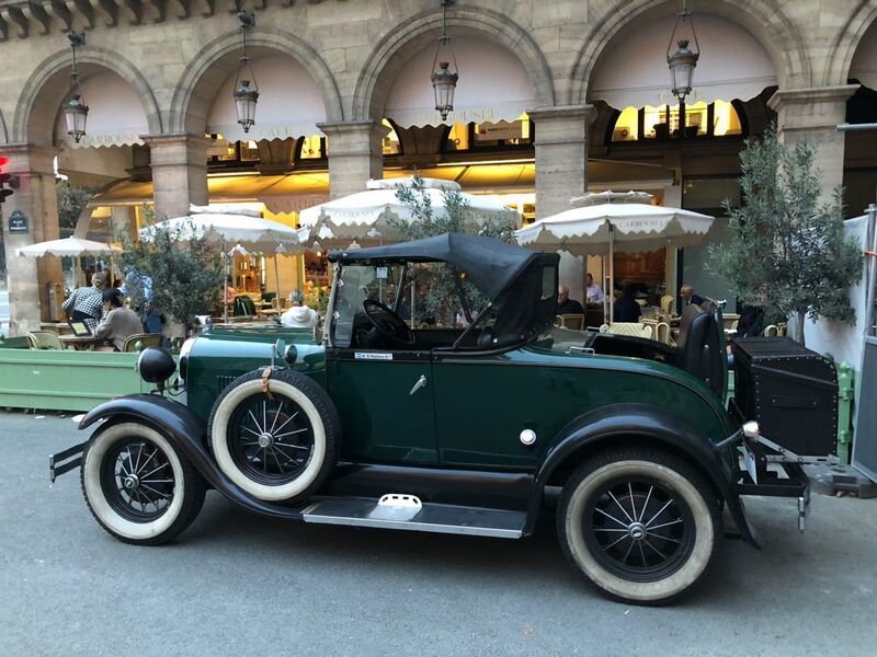 LE CAFE CARROUSEL
