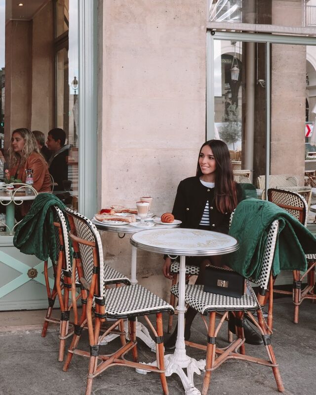 LE CAFE CARROUSEL